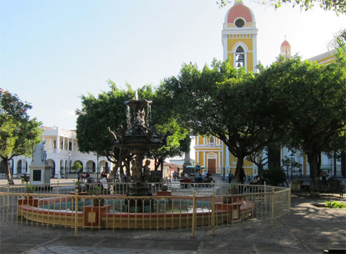 Parque Central Granada Nicaragua